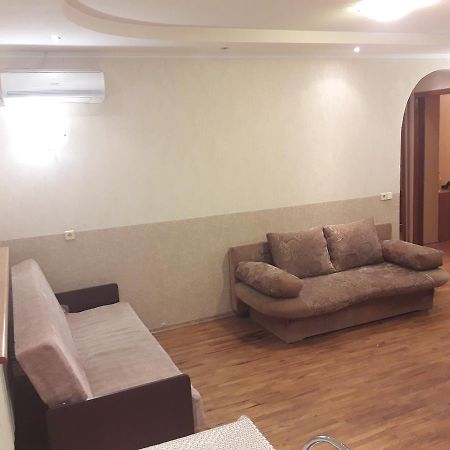 Appartment Near M. 23 Serpnya Kharkov Luaran gambar