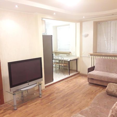 Appartment Near M. 23 Serpnya Kharkov Luaran gambar