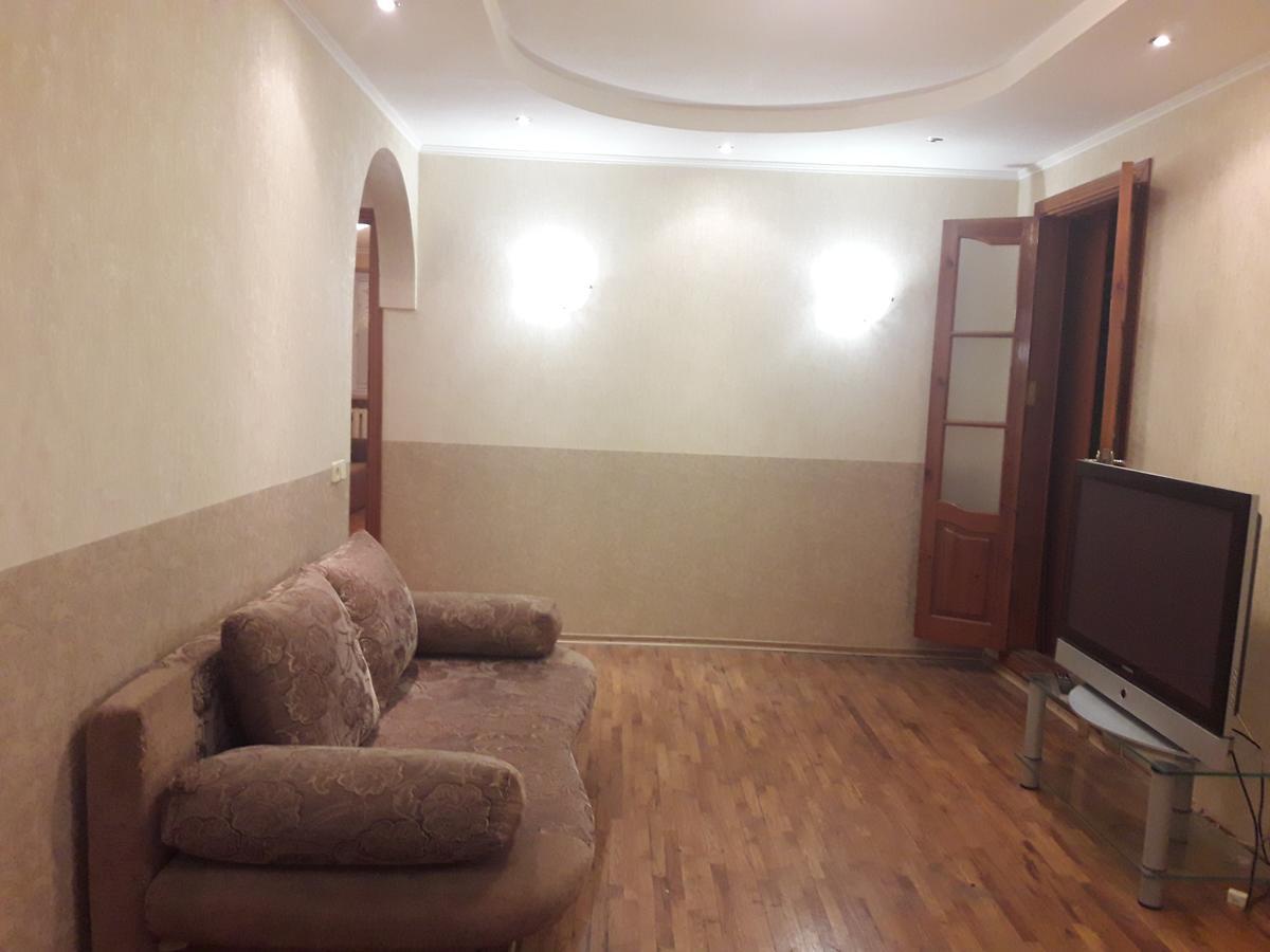 Appartment Near M. 23 Serpnya Kharkov Luaran gambar