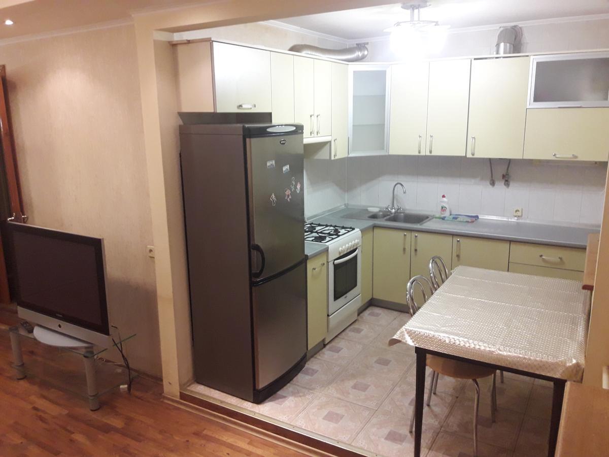 Appartment Near M. 23 Serpnya Kharkov Luaran gambar