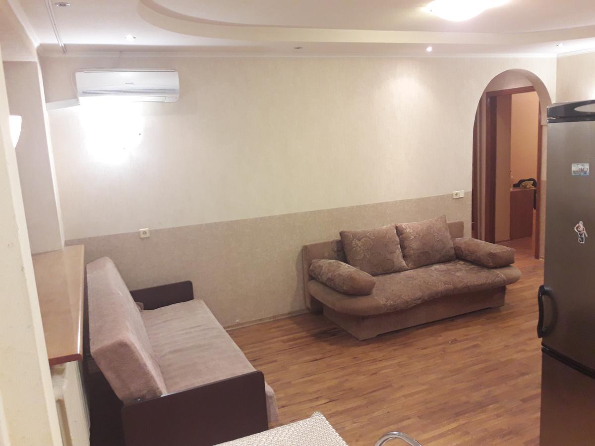 Appartment Near M. 23 Serpnya Kharkov Luaran gambar